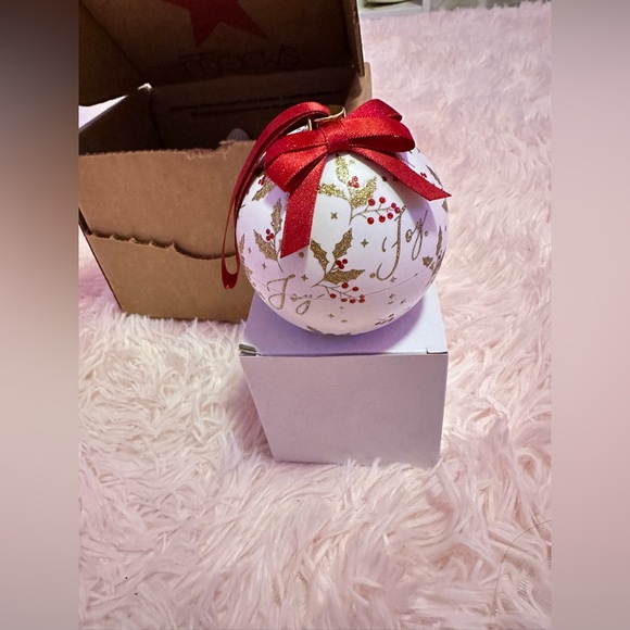 Initial necklace ornament letter E perfect for a Christmas gift 😊 - Picture 2 of 5